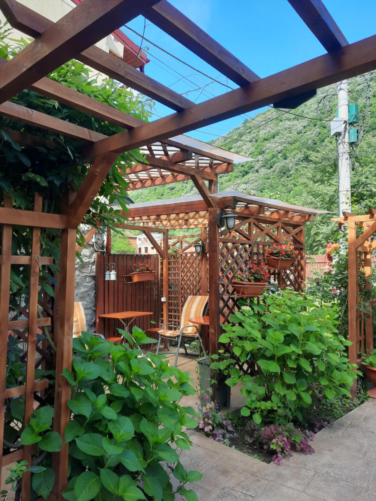 Pension Eden Băile Herculane Esterno foto